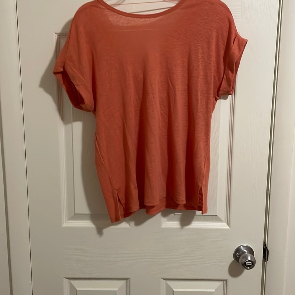 NWOT shirt w/chrocheted v-neck back sz.sm 184